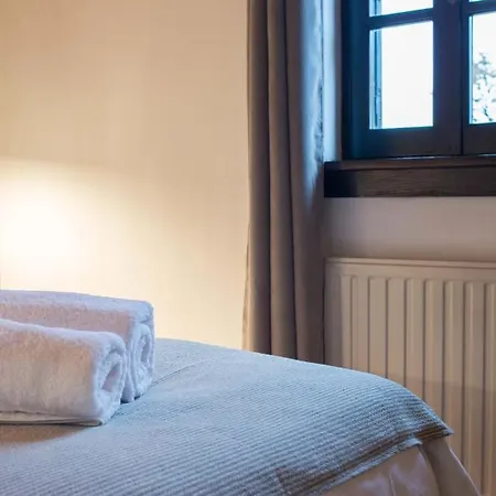 Charis Πανσιόν Μακρινίτσα