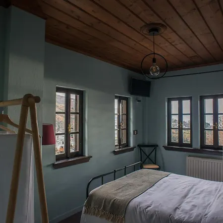 Charis Πανσιόν 3*