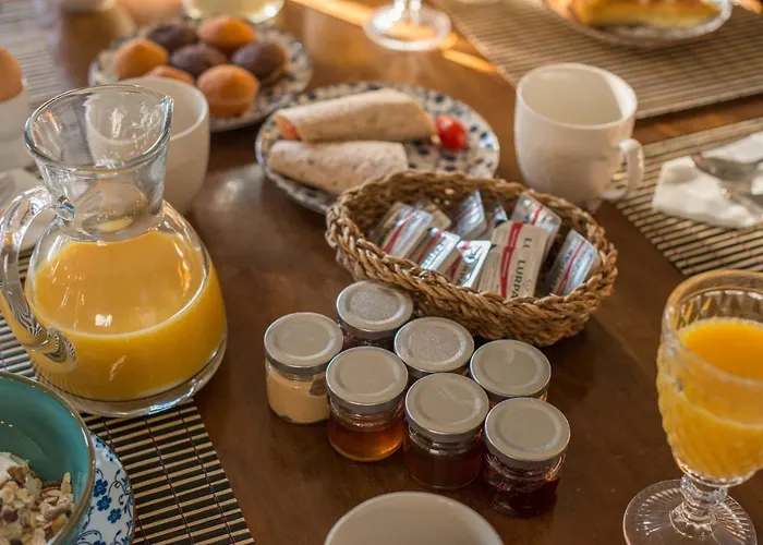 Charis Πανσιόν Μακρινίτσα