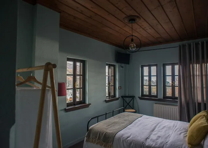 Charis Πανσιόν 3*